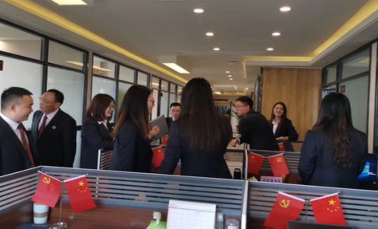 一般律师费怎么收费的（请律师打官司如果输了,还收费吗?）