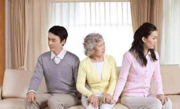 女方父母反对的感情怎么处理（巧妙处理两家人的态度分歧）