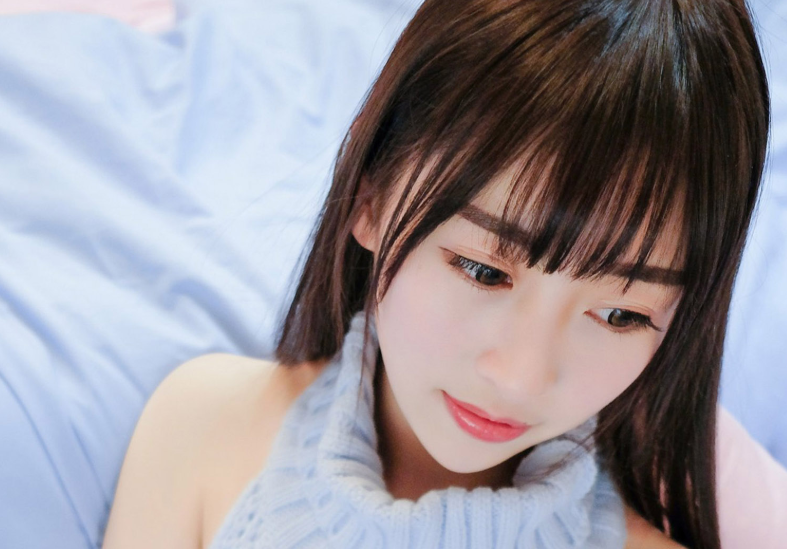 男的喜欢女生的表现（男人对女人喜欢的特点与表现）