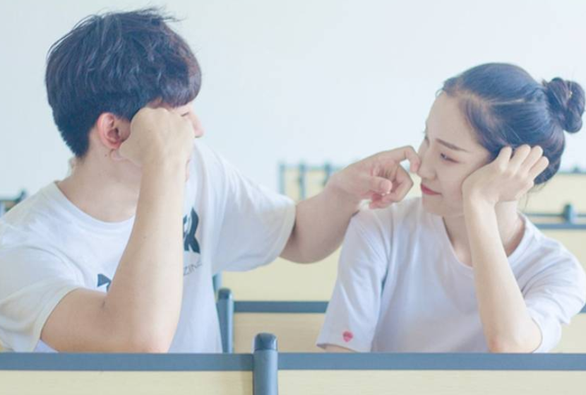 水瓶男对什么人秒回 (解释水瓶男为什么对某些人的信息回复速度很快)