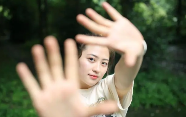 如何挽回一个被伤透了心的女人（挽回受伤女人的有效方法）