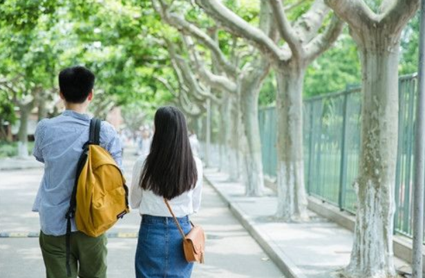 双鱼男掩饰暗恋你的表现 (揭示双鱼男如何掩饰对你的暗恋)