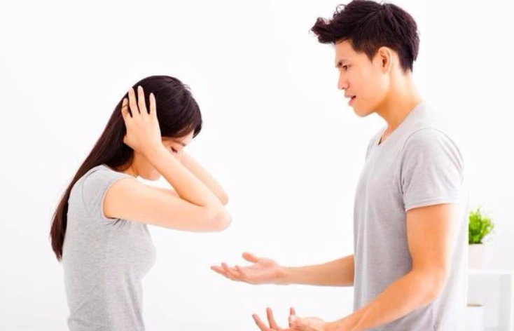 中年女人梦见和老公吵架（中年女人梦到与丈夫吵架的解析）