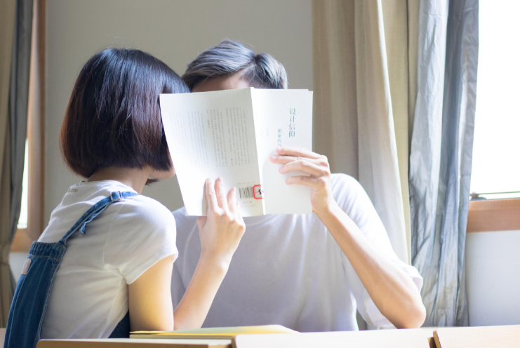 女性对你产生好感的眼神特征（揭示女性对喜欢的人眼神的特点）