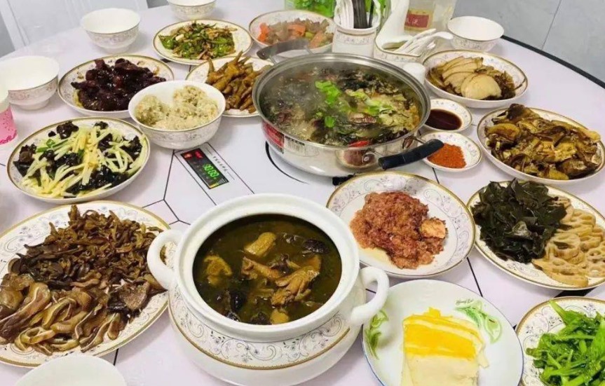 吃完饭多久可以躺下(探讨餐后适宜的休息时间)