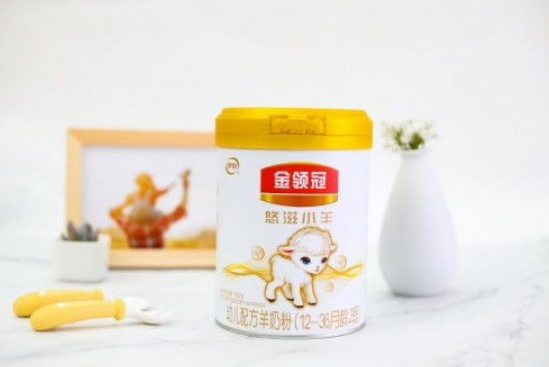 羊奶粉和牛奶粉有什么不同(对比羊奶粉与牛奶粉的成分与营养价值)