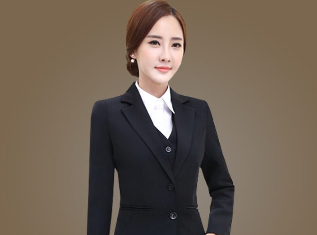 女士正装包括哪些衣服(详解女士正装的基本构成)