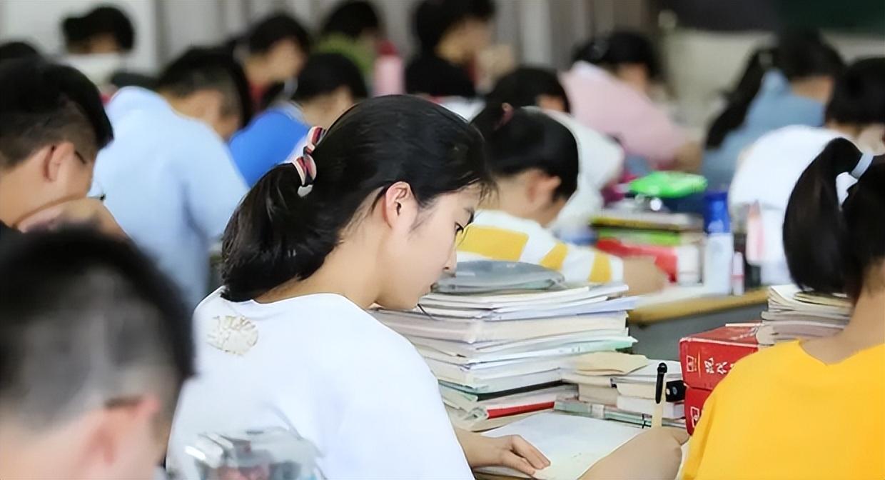 走单招好还是直接考专科好（“走单招”和“考上大专”区别在哪）
