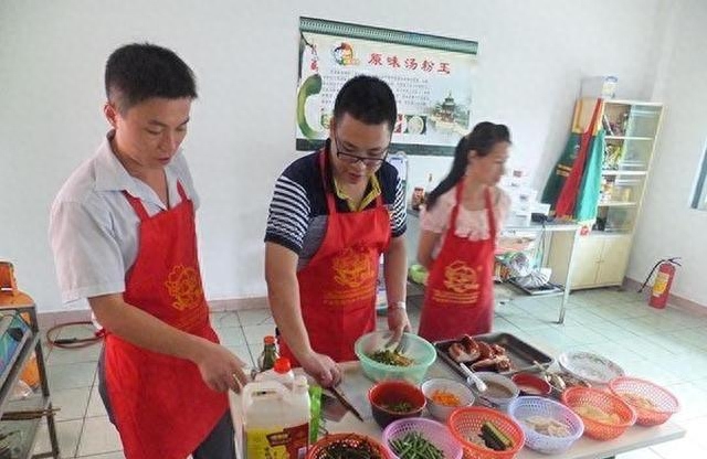 适合一个女人做的小吃（适合一个女人做的小吃糕点有哪些）