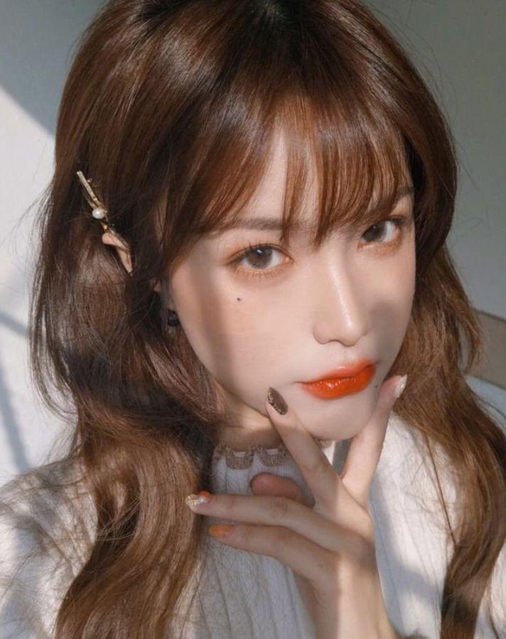 现在流行什么颜色的头发（女生现在流行什么颜色的头发好看）