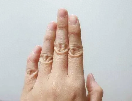 一生劳碌命的女人手相（最命苦人的手相）