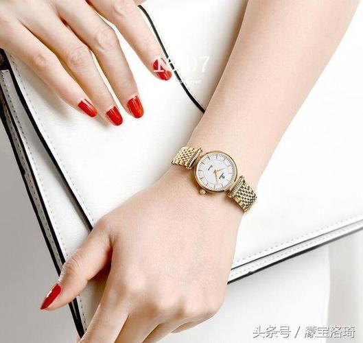 女士戴手表戴哪只手（探讨女性佩戴手表的手腕选择）